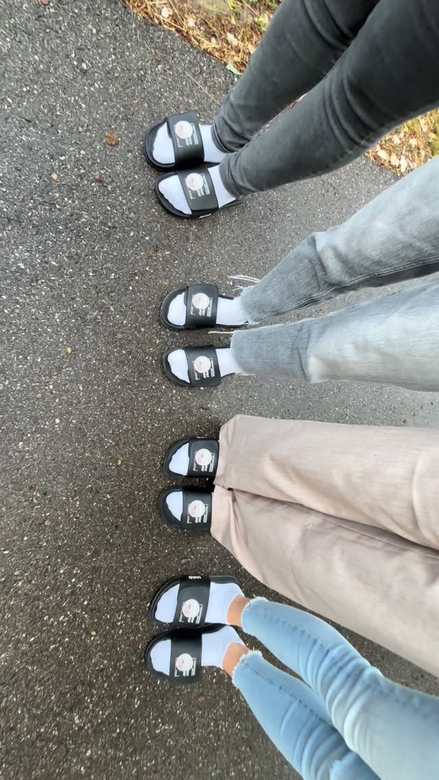 Wir haben uns der Challenge vom @bergemer_mv_groetzingen gestellt.
Unsere Click-Clack-Schuhe wurden durch Flipp-Flopp-Schuhe augetauscht. 👠🩴
Jetzt seid ihr dran:
@mv_caecilia_schemmerberg
@mv_daechingen
@mv_magolsheim
@mv_frankenhofen
Viel Spaß! 🥰